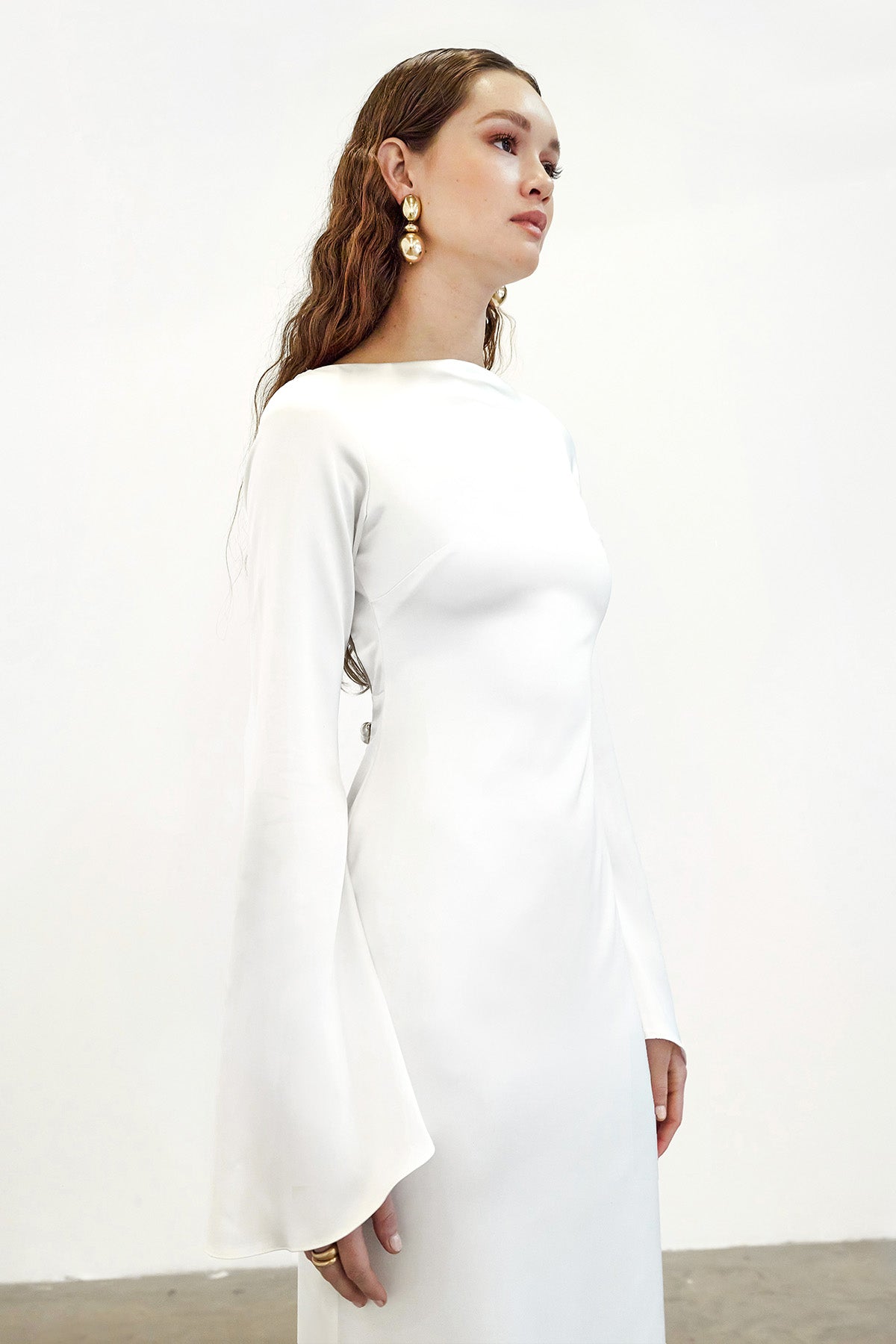 https://khanums.co/cdn/shop/products/Keidi-Dress-White-3_khanums.jpg?v=1677757311&width=1445